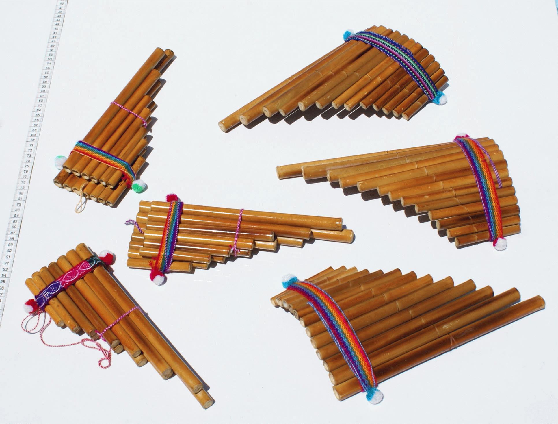 Instrumentos musicales, jewelry, carvings, from
