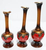 Trois vases en bois