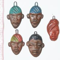 Máscaras de cerámica pequeños